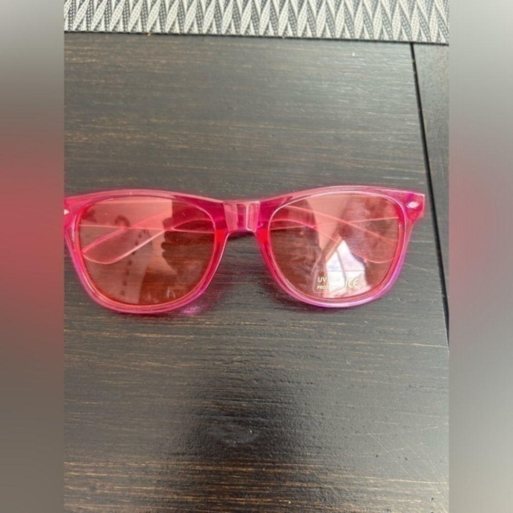 โจNWT Blush Pink translucent framed sunglasses ๐ sunshades - Picture 8 of 10